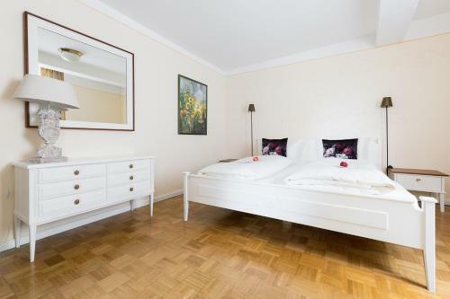 Hostal Hotel L�wen-weinstube