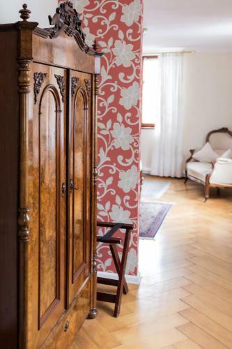 Hostal Hotel L�wen-weinstube
