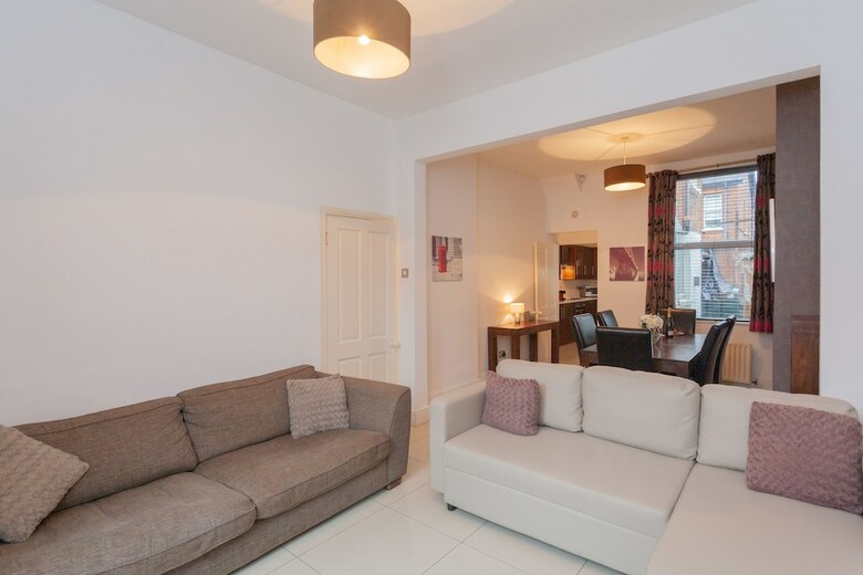 21 Deramore House Holiday Home
