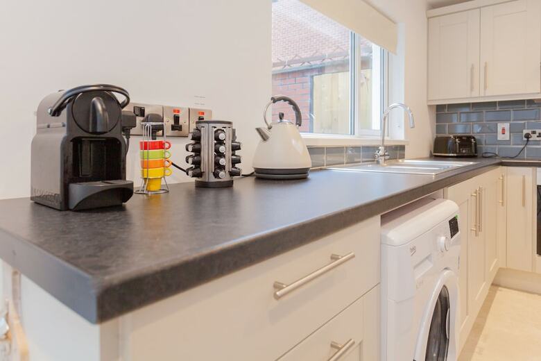 Hotel 92 Templemore Ave Guest House