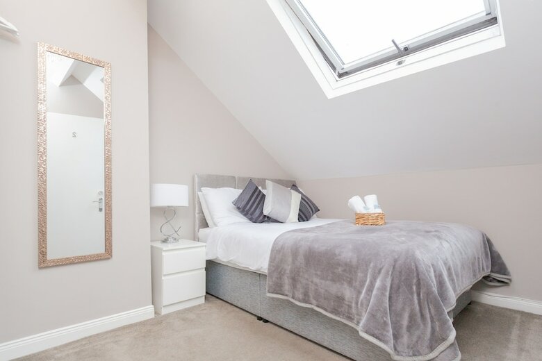 Hotel 92 Templemore Ave Guest House