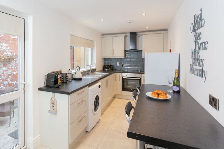 Hotel 92 Templemore Ave Guest House