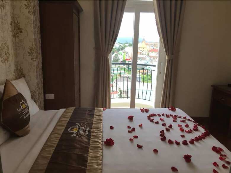 Queen Villa Hotel