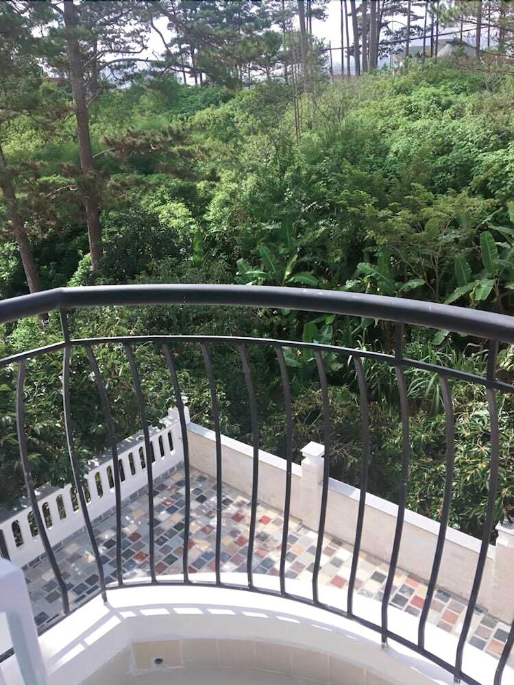 Queen Villa Hotel