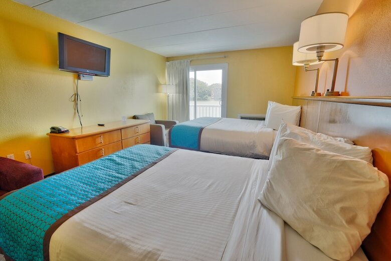 Hotel Seashire Inn & Suites