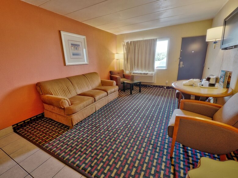 Hotel Seashire Inn & Suites