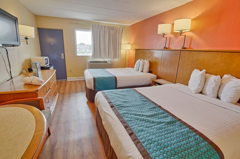 Hotel Seashire Inn & Suites