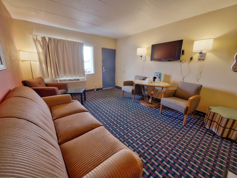 Hotel Seashire Inn & Suites