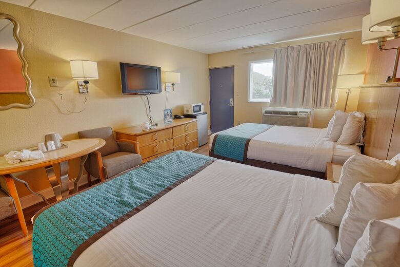 Hotel Seashire Inn & Suites