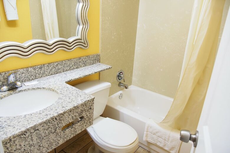 Hotel Seashire Inn & Suites