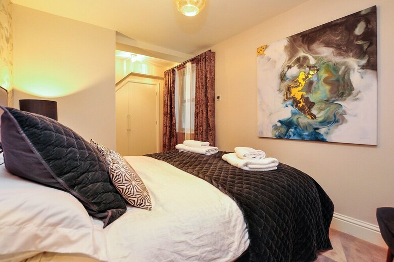 Apartment 8 Bluebridge Court