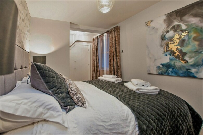 Apartment 8 Bluebridge Court