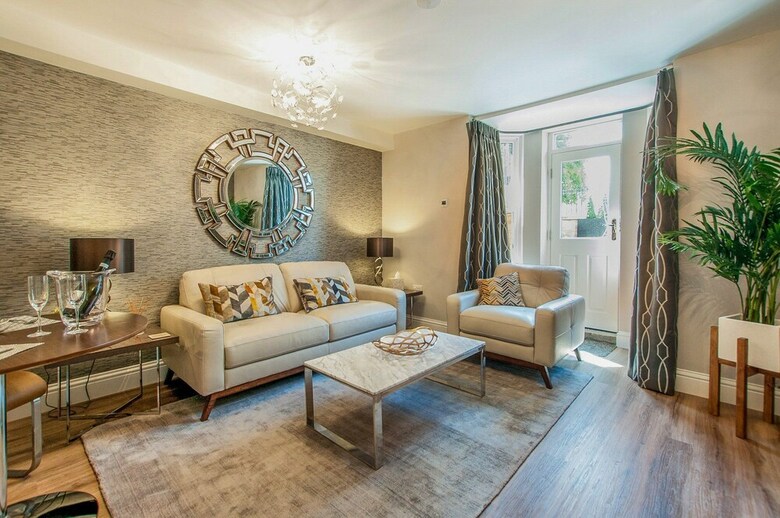 Apartment 8 Bluebridge Court