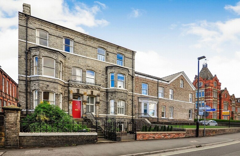 Apartment 8 Bluebridge Court