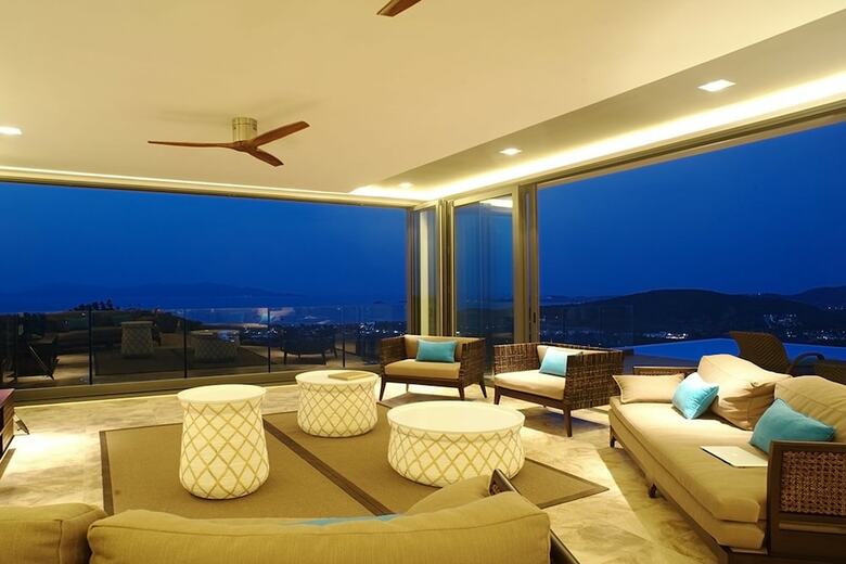 Luxury Villa Crystal Blue