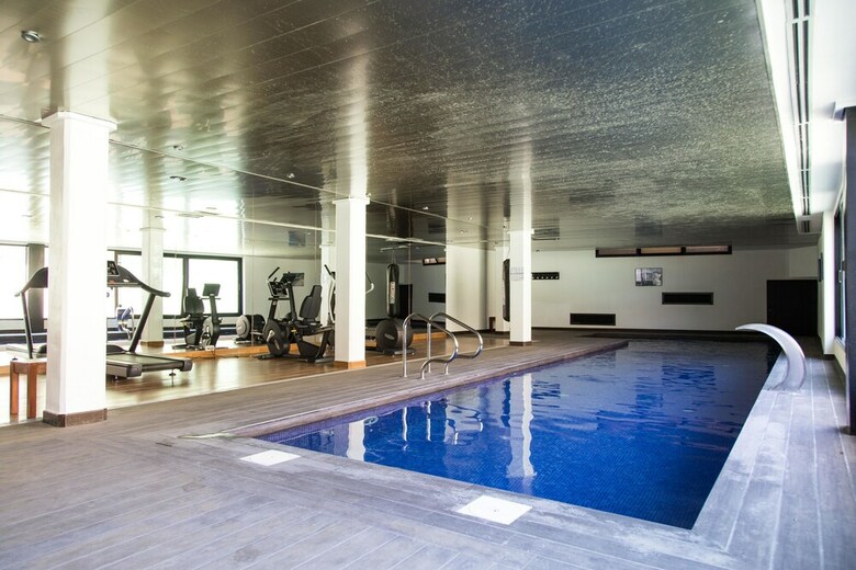 Lujoso Apartamento Con Piscina Interior