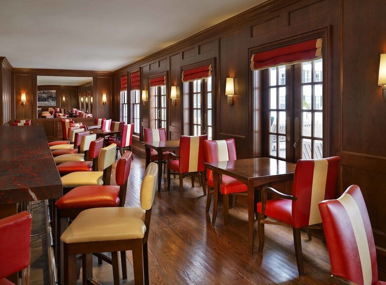 Hotel Inns At The Equinox