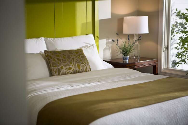 Hotel Inns At The Equinox