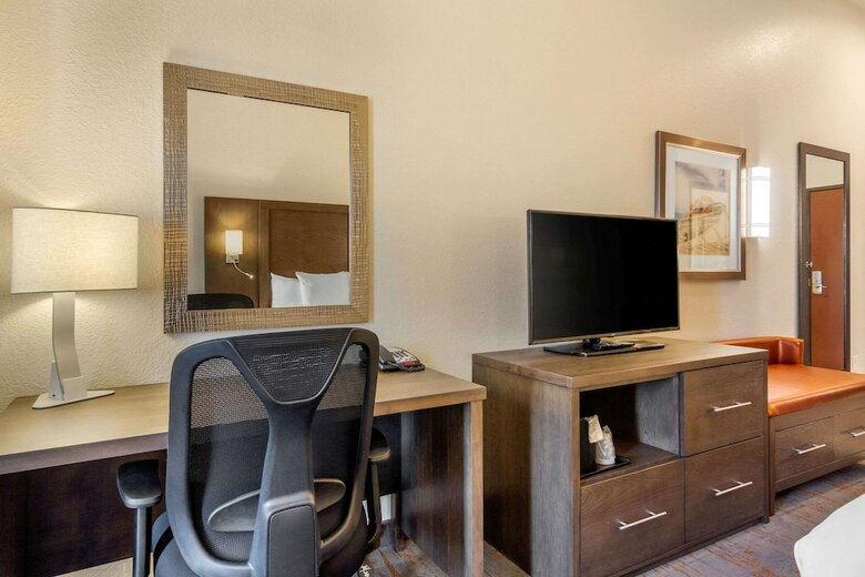 Hotel Comfort Inn & Suites Denver Northeast Brighton