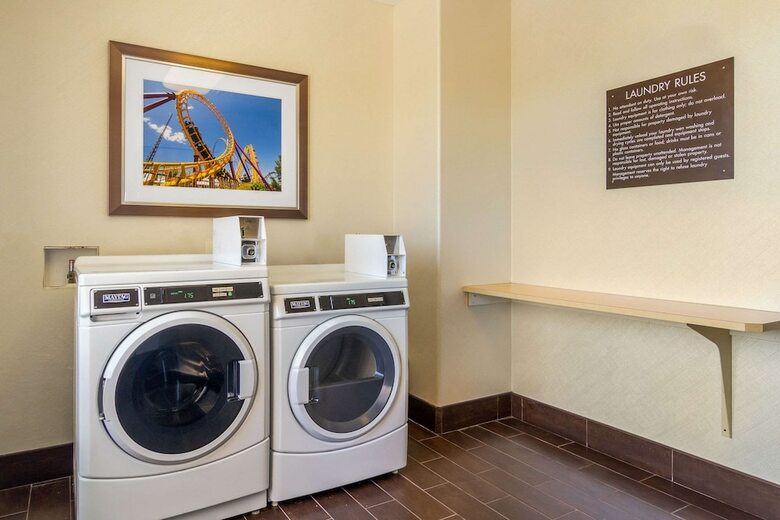 Hotel Comfort Inn & Suites Denver Northeast Brighton