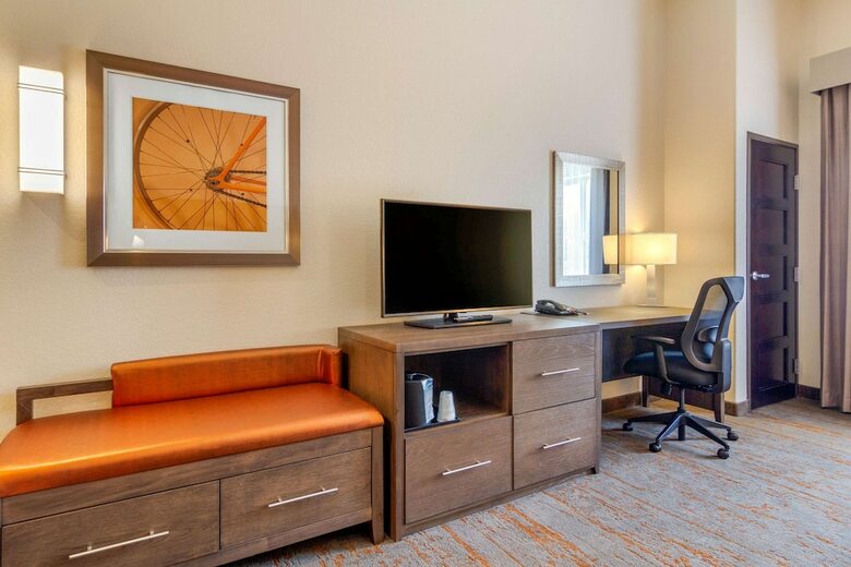 Hotel Comfort Inn & Suites Denver Northeast Brighton