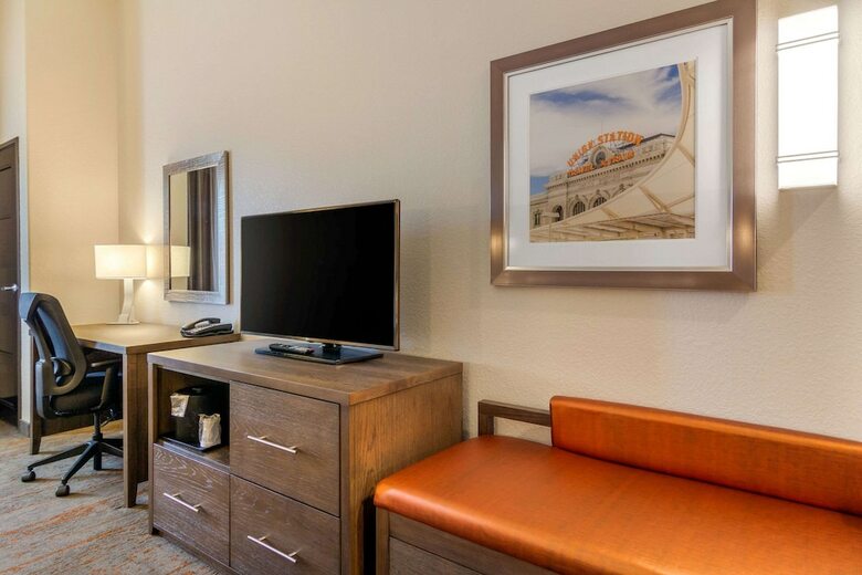 Hotel Comfort Inn & Suites Denver Northeast Brighton