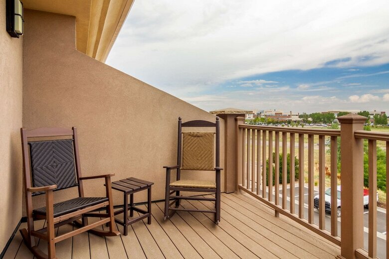 Hotel Comfort Inn & Suites Denver Northeast Brighton