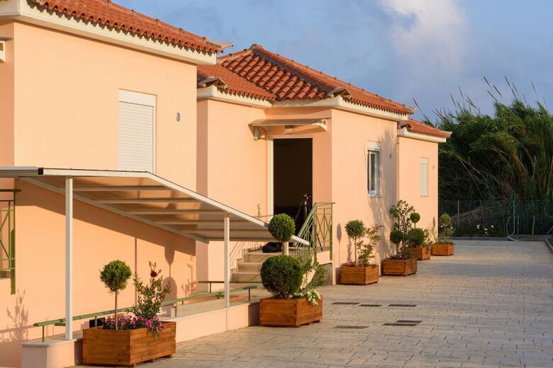Dimitra, Villa With Pool 250m To The Beach