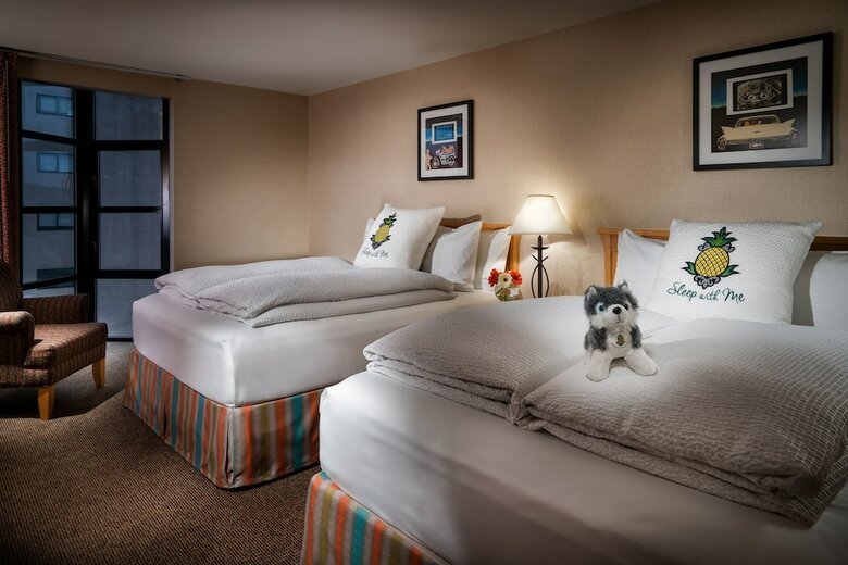 Hotel Staypineapple, University Inn, University District Seattle