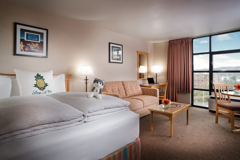 Hotel Staypineapple, University Inn, University District Seattle