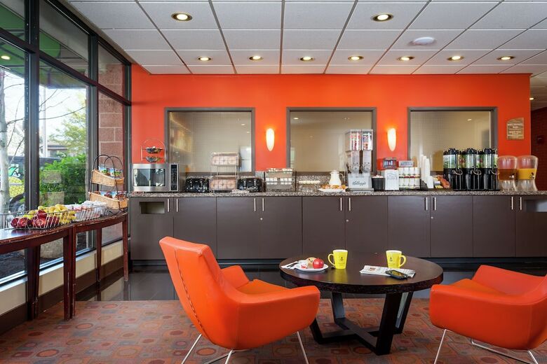 Hotel Staypineapple, University Inn, University District Seattle