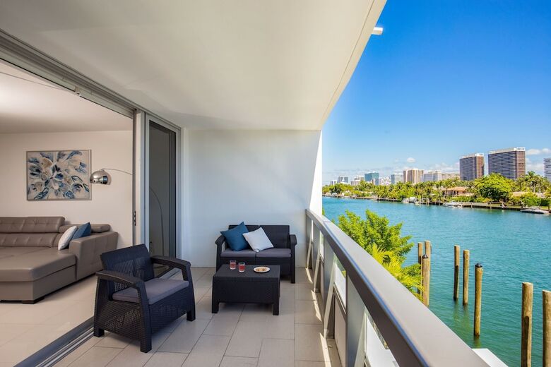 Acqua Bay Luxury Apartments