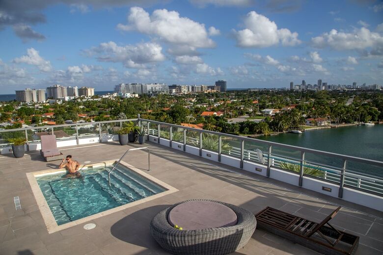 Acqua Bay Luxury Apartments