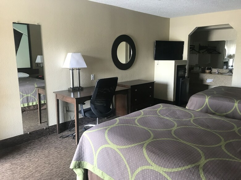 Hotel Super 8 By Wyndham Monroe