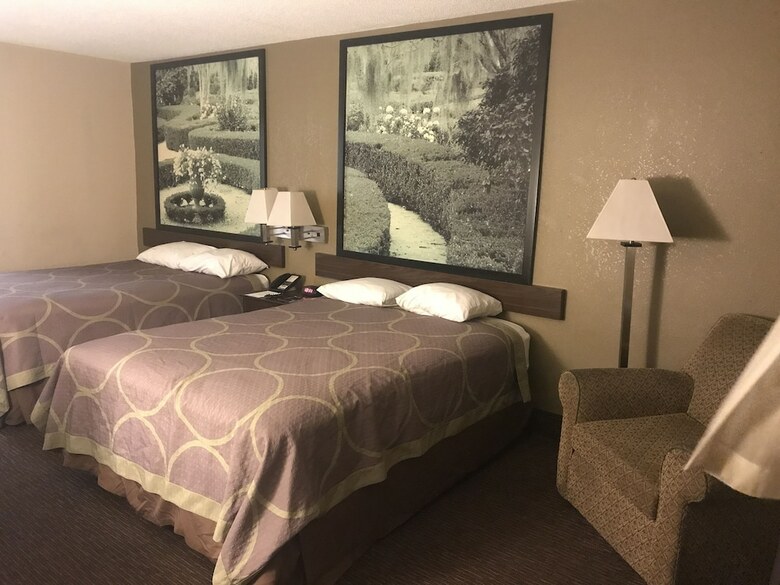 Hotel Super 8 By Wyndham Monroe