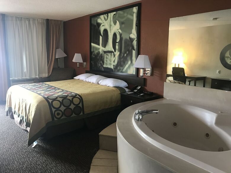 Hotel Super 8 By Wyndham Monroe