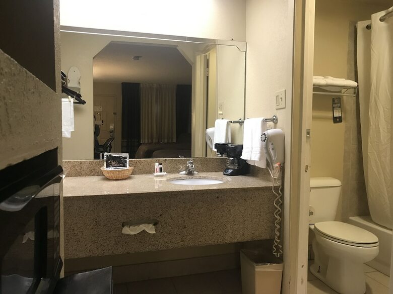 Hotel Super 8 By Wyndham Monroe