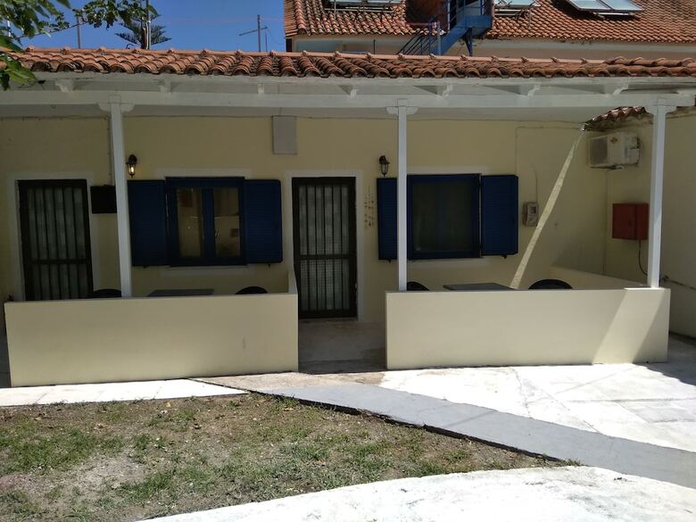 Sarantakis Apartments