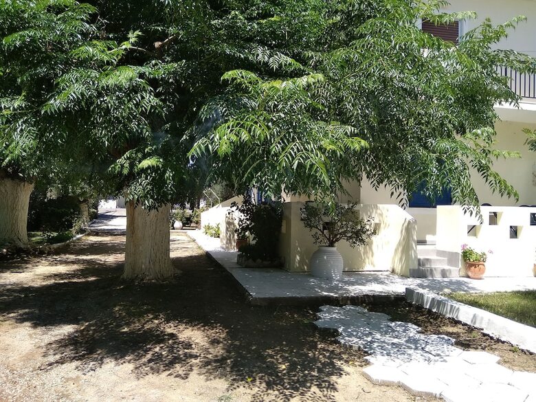 Sarantakis Apartments