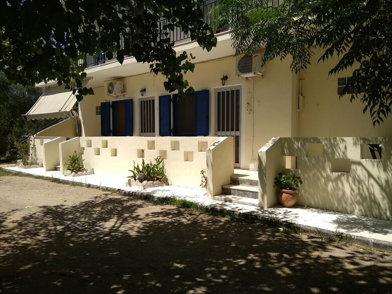 Sarantakis Apartments