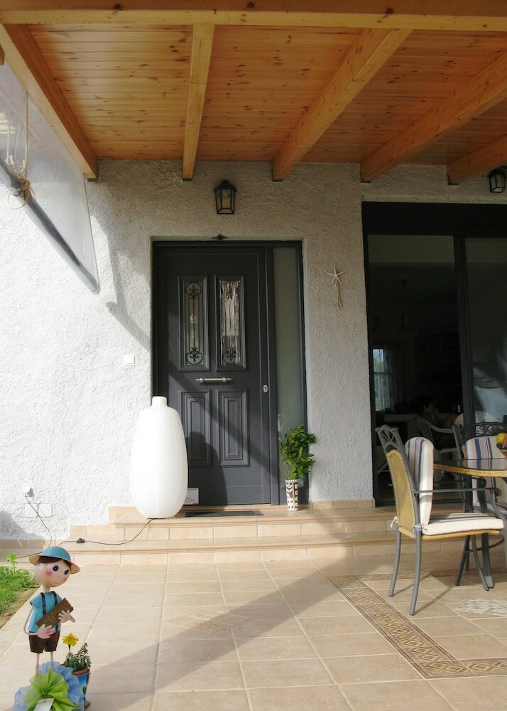 Navarino - A Breath Away From The Beach