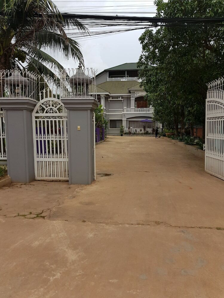 Hotel White Lotus Resort