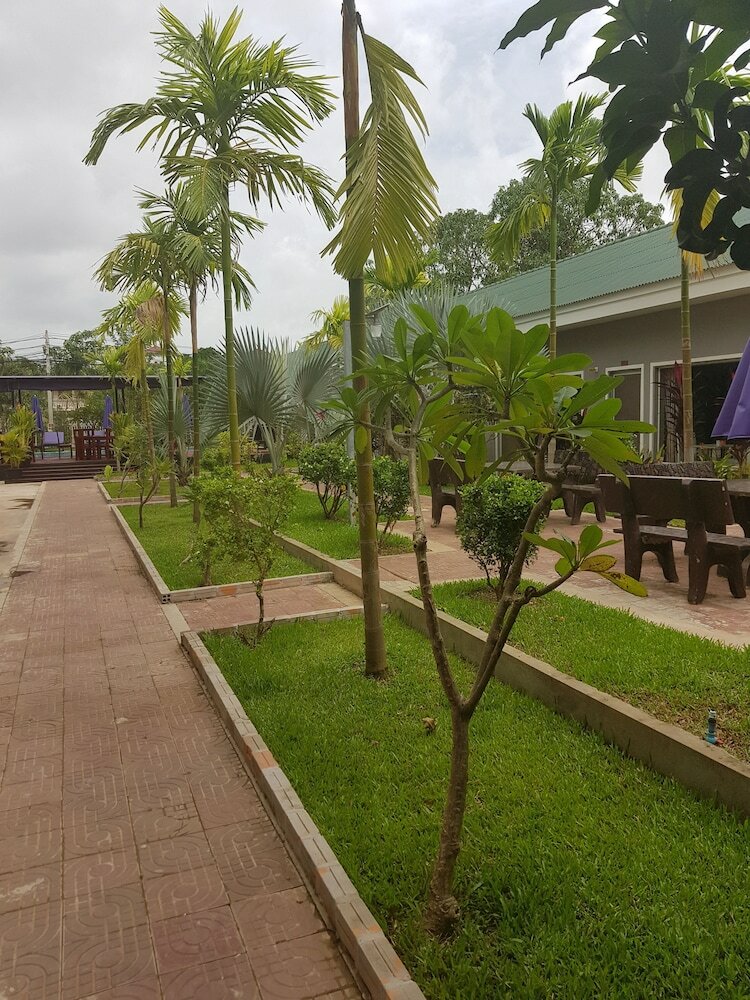 Hotel White Lotus Resort