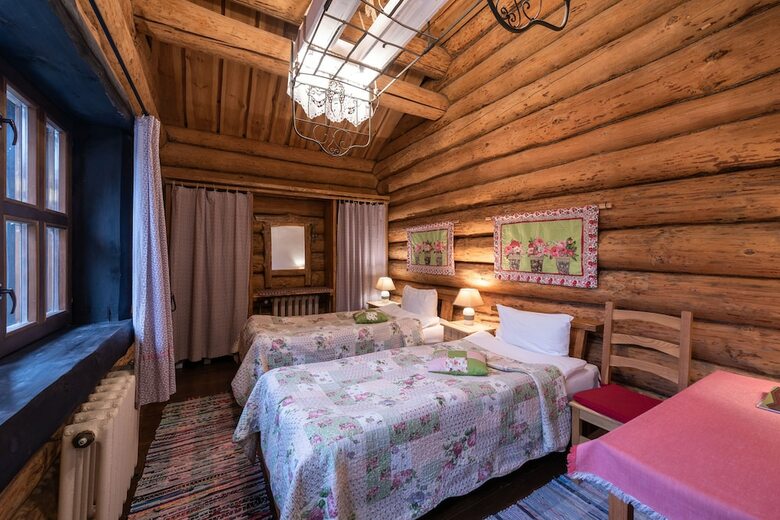 Hotel Ethnocomplex Bobrovaya Dolina