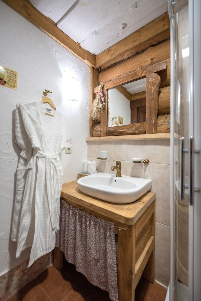 Hotel Ethnocomplex Bobrovaya Dolina