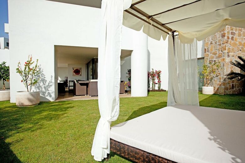 Apartamentos Alanda Los Flamingos