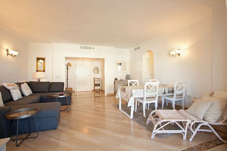 Luxury Beach Apartment Elviria, Marbella