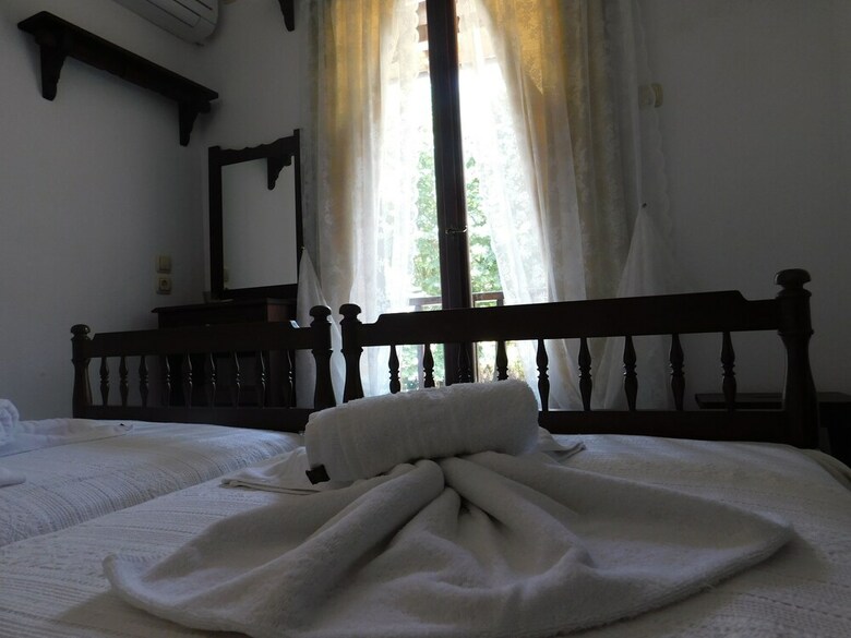 Hotel To Kalivi