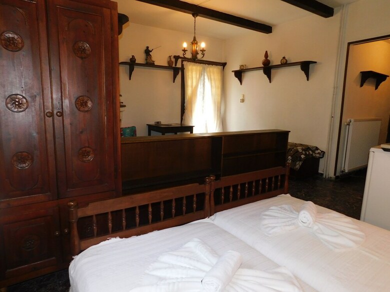 Hotel To Kalivi