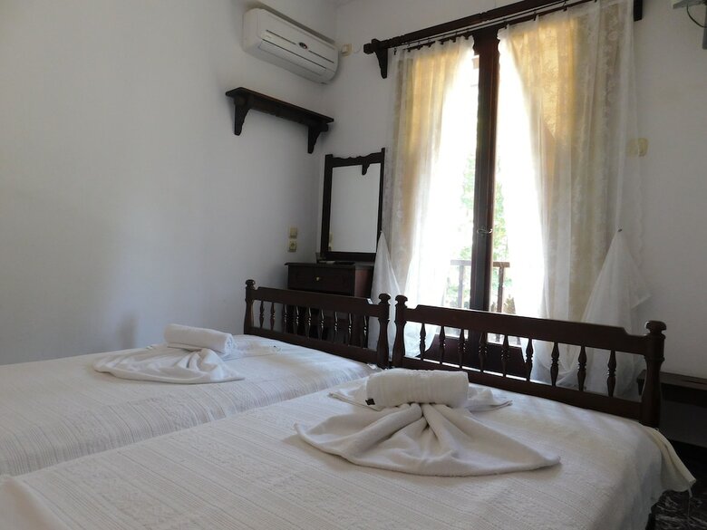 Hotel To Kalivi